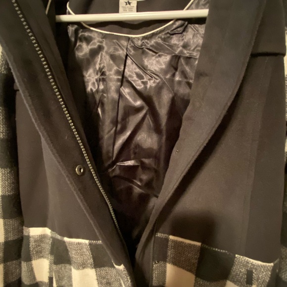 Celebrity Pink Color Block Coat With Detachable Sherpa Lined Fur Hood Like New - Picture 4 of 9